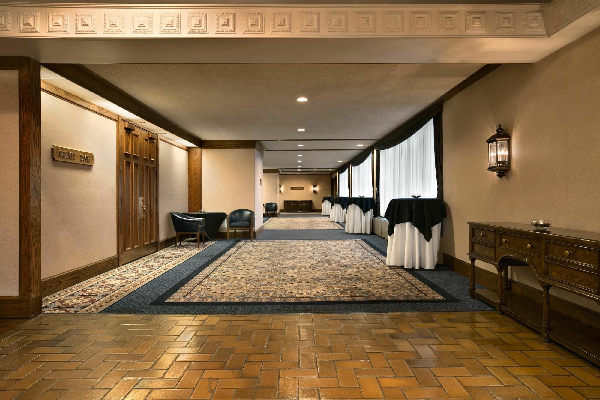 Coast Prince George Hotel By Apa Exterior foto