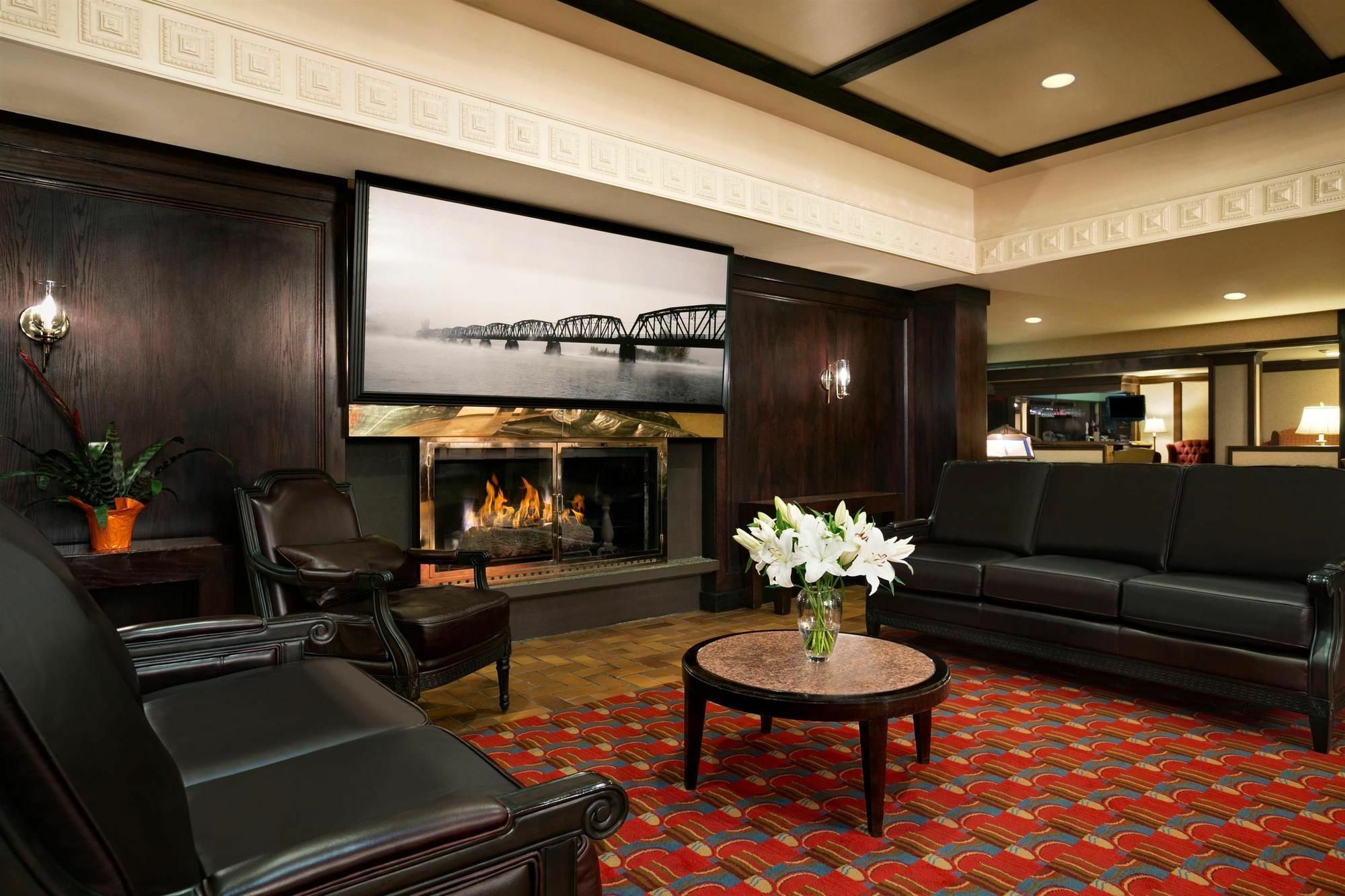 Coast Prince George Hotel By Apa Exterior foto