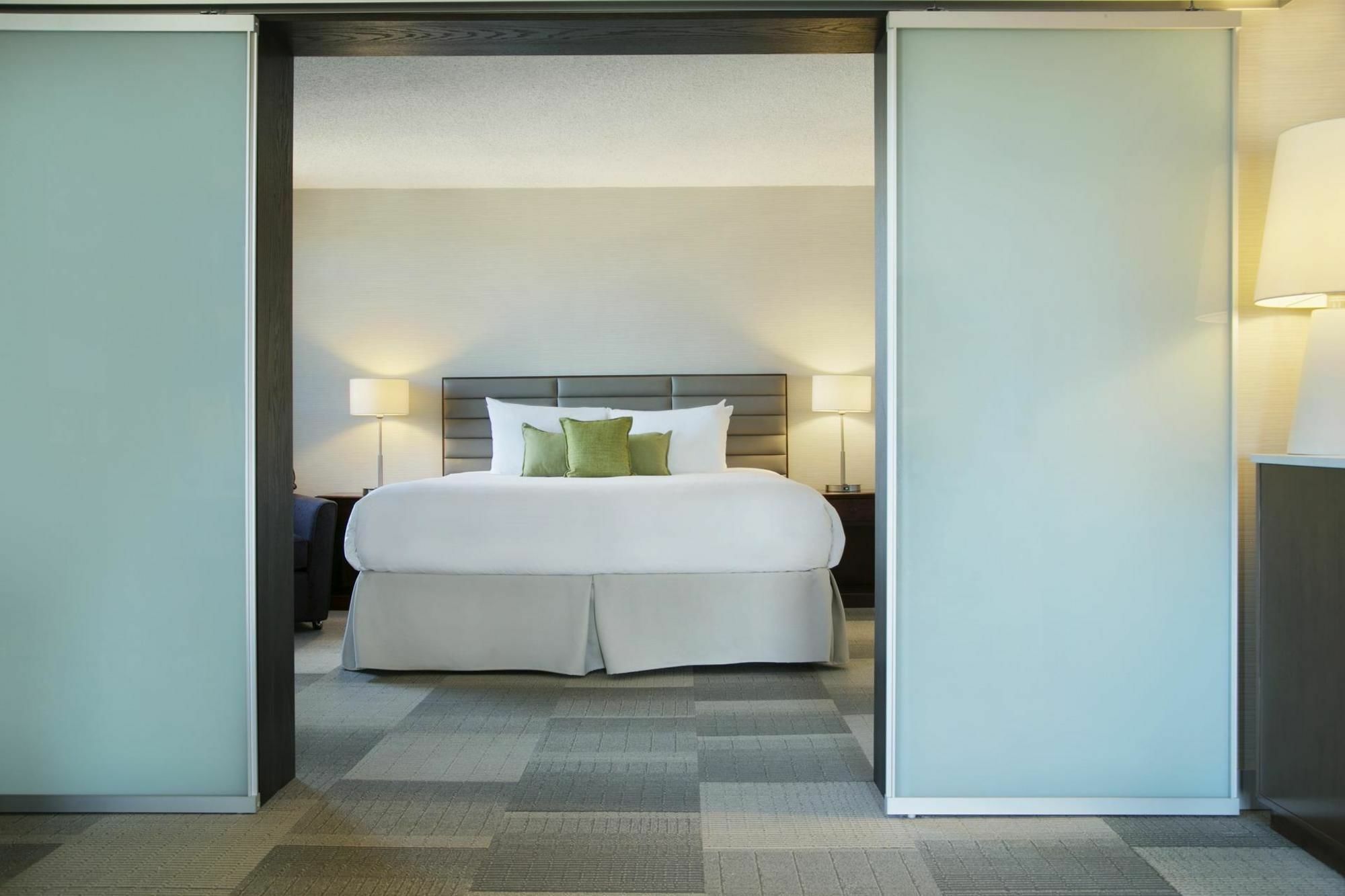 Coast Prince George Hotel By Apa Exterior foto